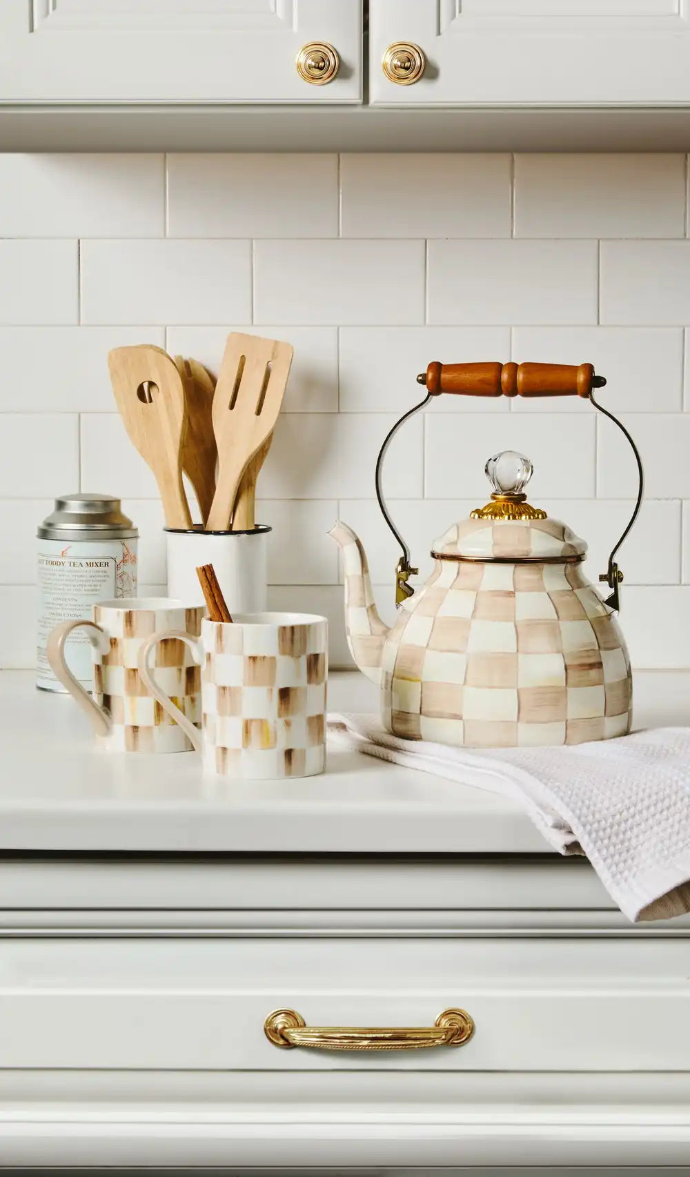 Mocha Check 2 Quart Kettle & Porcelain Mug Set